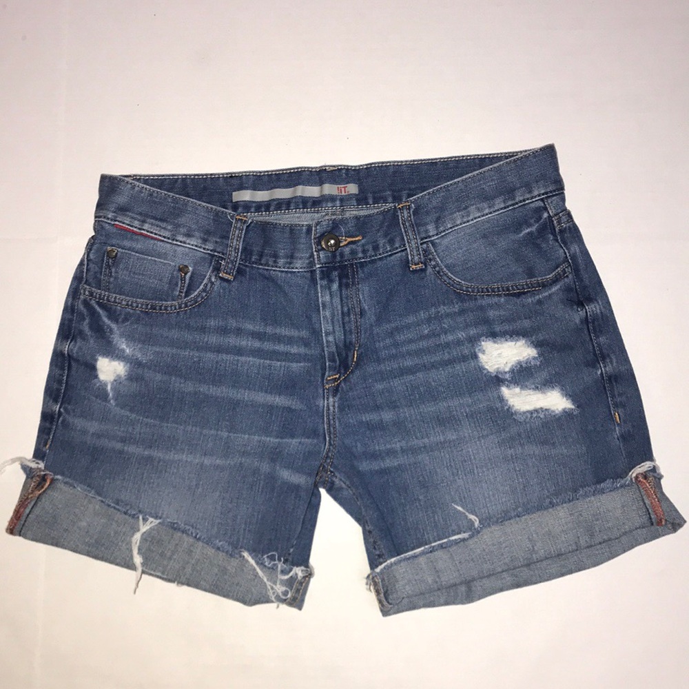 !IT Distressed Denim Shorts!